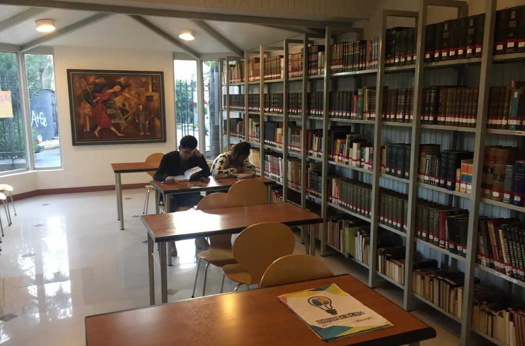 La hermosa y gran Biblioteca Simón I. Patiño